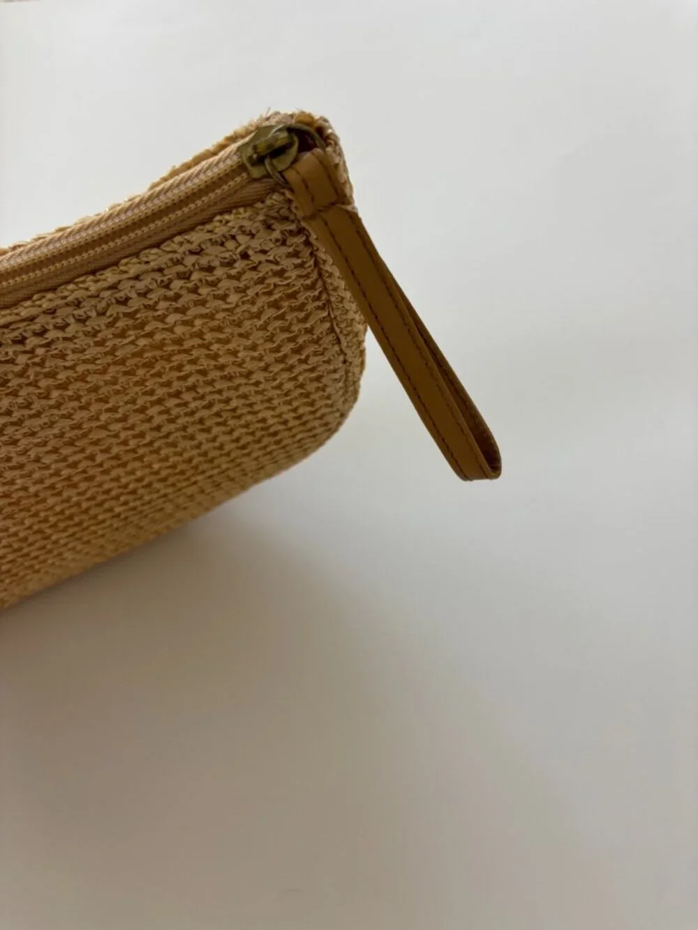 N/A woven pom